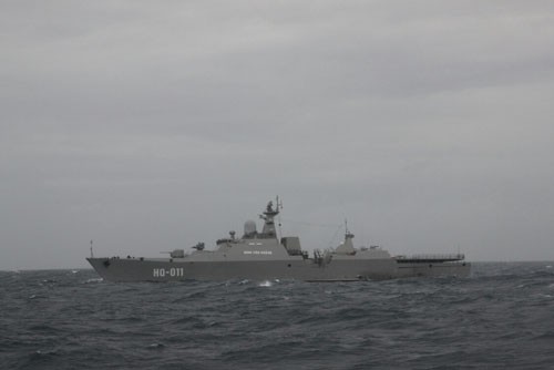 Chiến hạm Đinh Tiên Hoàng (HQ-011) tham gia tìm kiếm cứu nạn